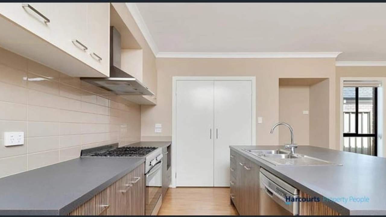 Room in a share house
