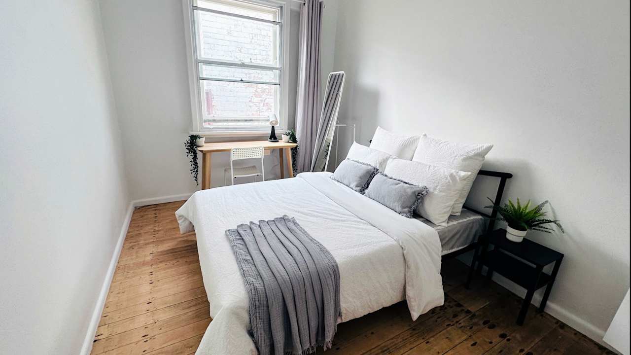 Furnished room in a flatshare