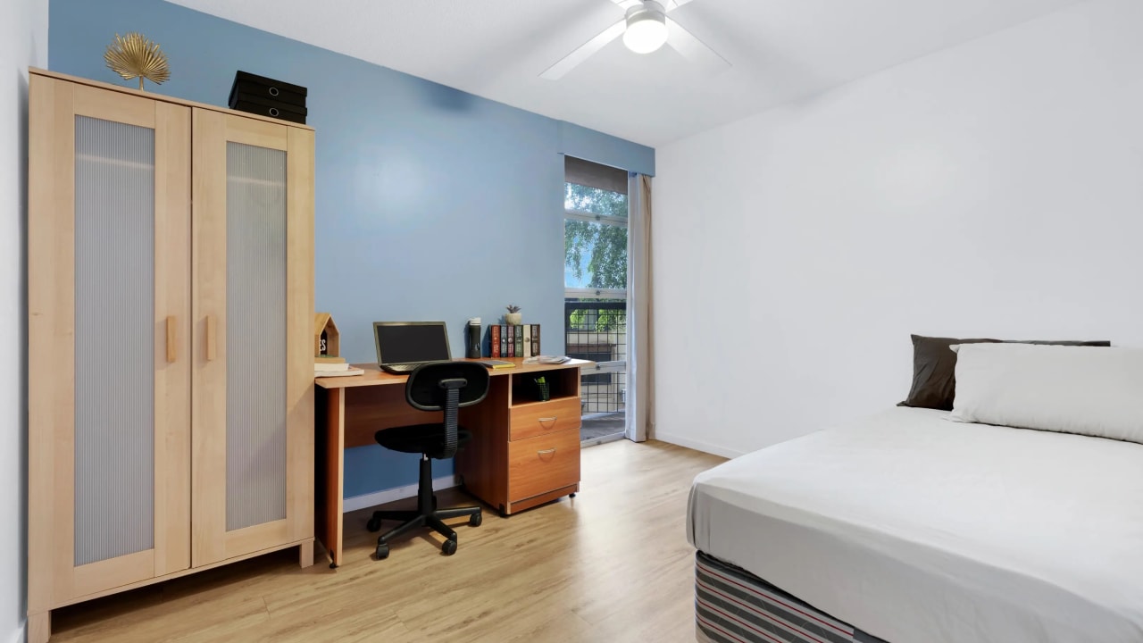 Furnished room in a flatshare