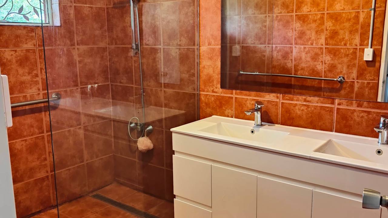 Unfurnished room in a share house