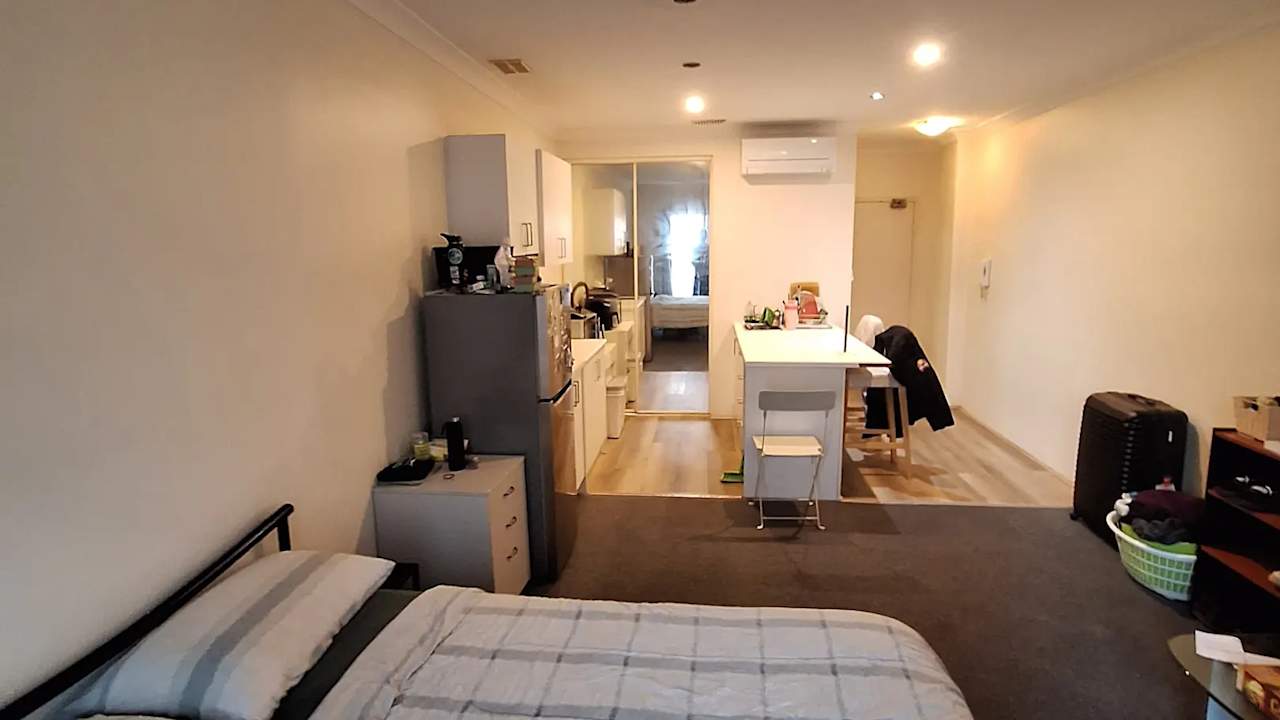 Whole property with 1 room for rent