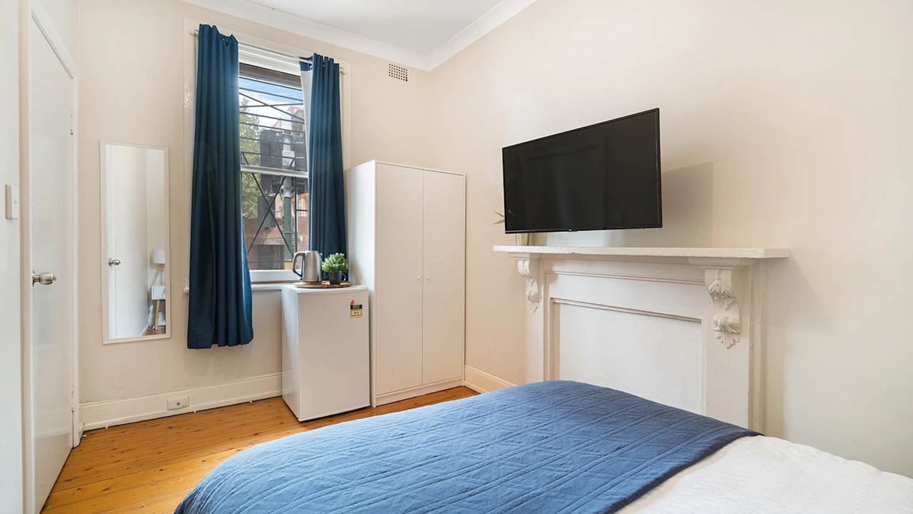 Furnished room in a share house