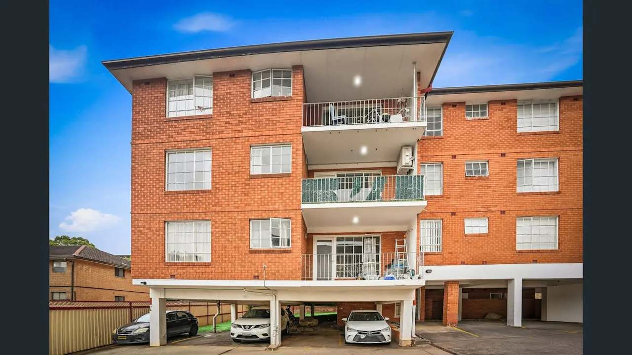 Unfurnished room in a flatshare