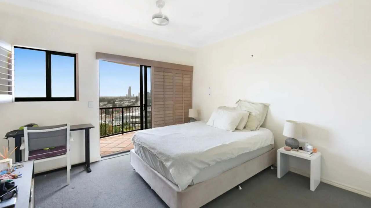 Furnished room with ensuite in a flatshare