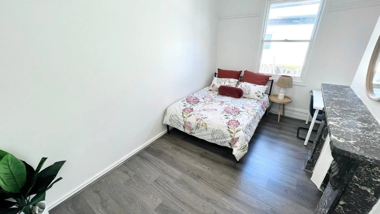 Room in a share house