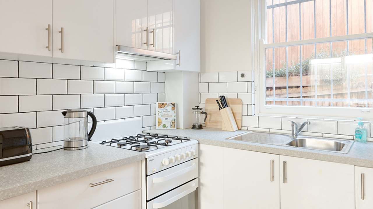 Whole property with 4 rooms for rent