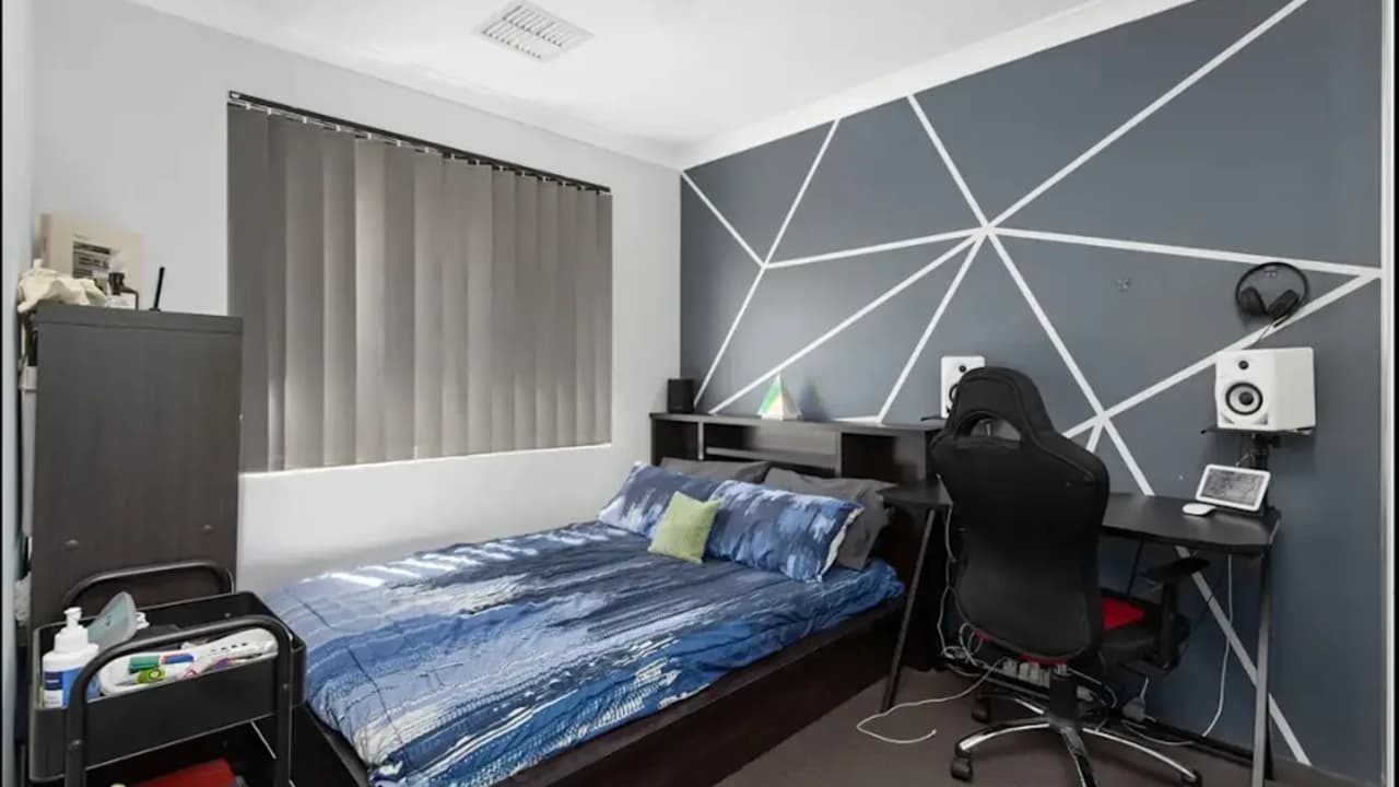 Room in a share house