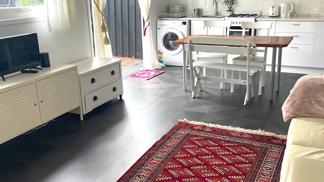 Whole property with 1 room for rent