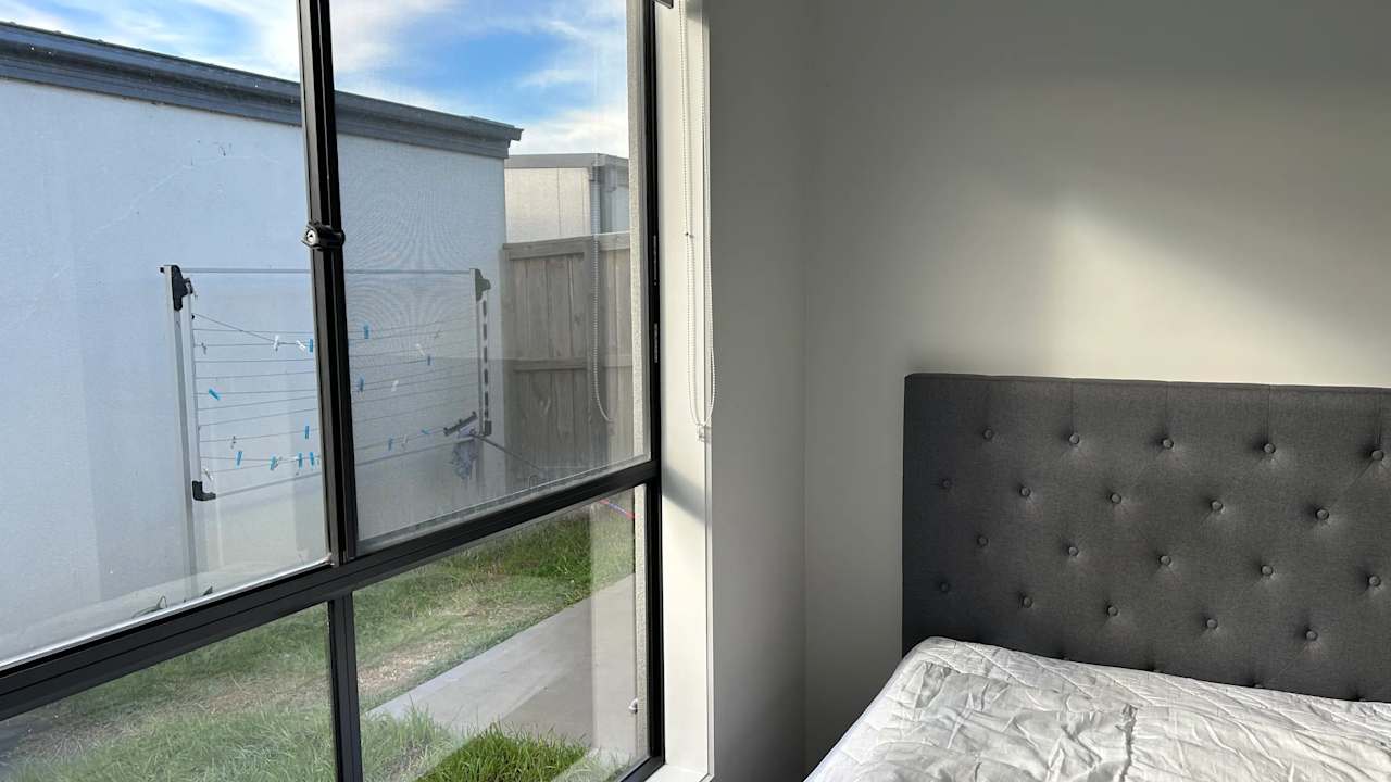 Room in a share house
