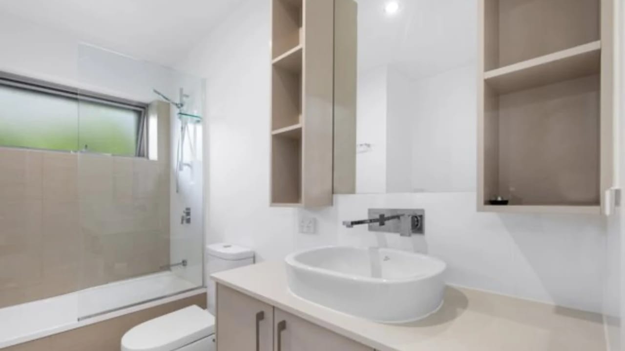 Unfurnished room in a flatshare