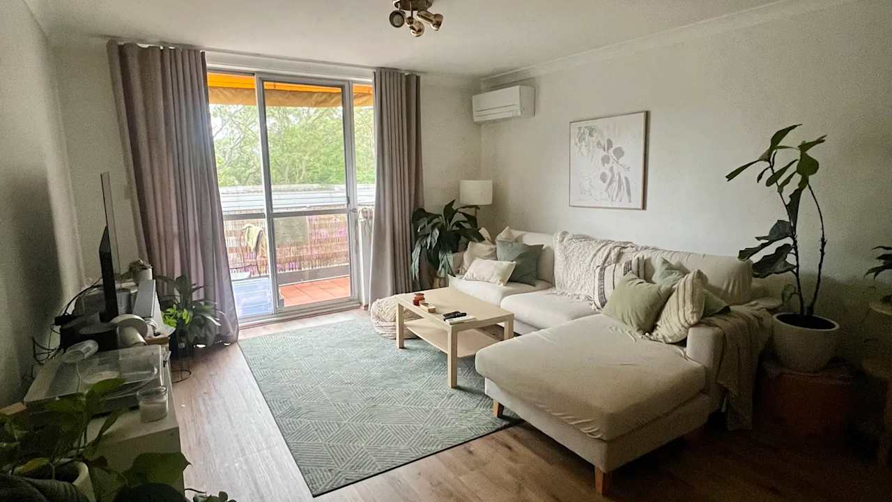 Unfurnished room in a flatshare