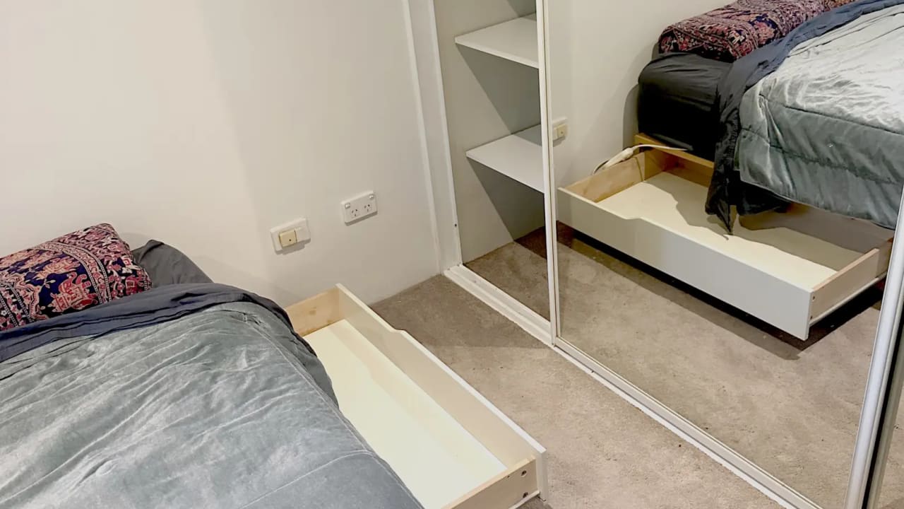 Furnished room with ensuite in a flatshare