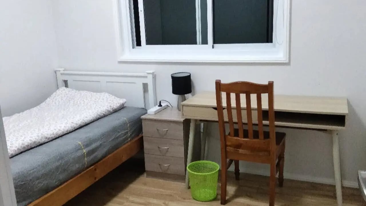 Furnished room with ensuite in a flatshare