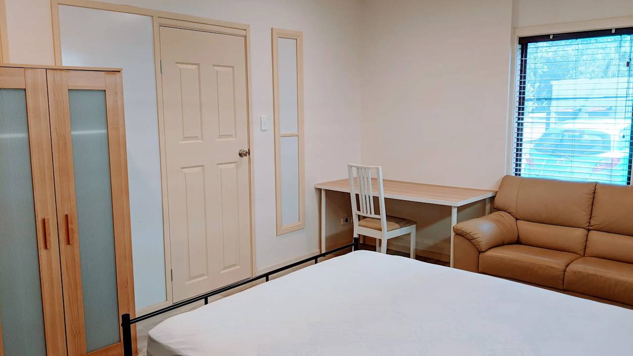 Room in a share house