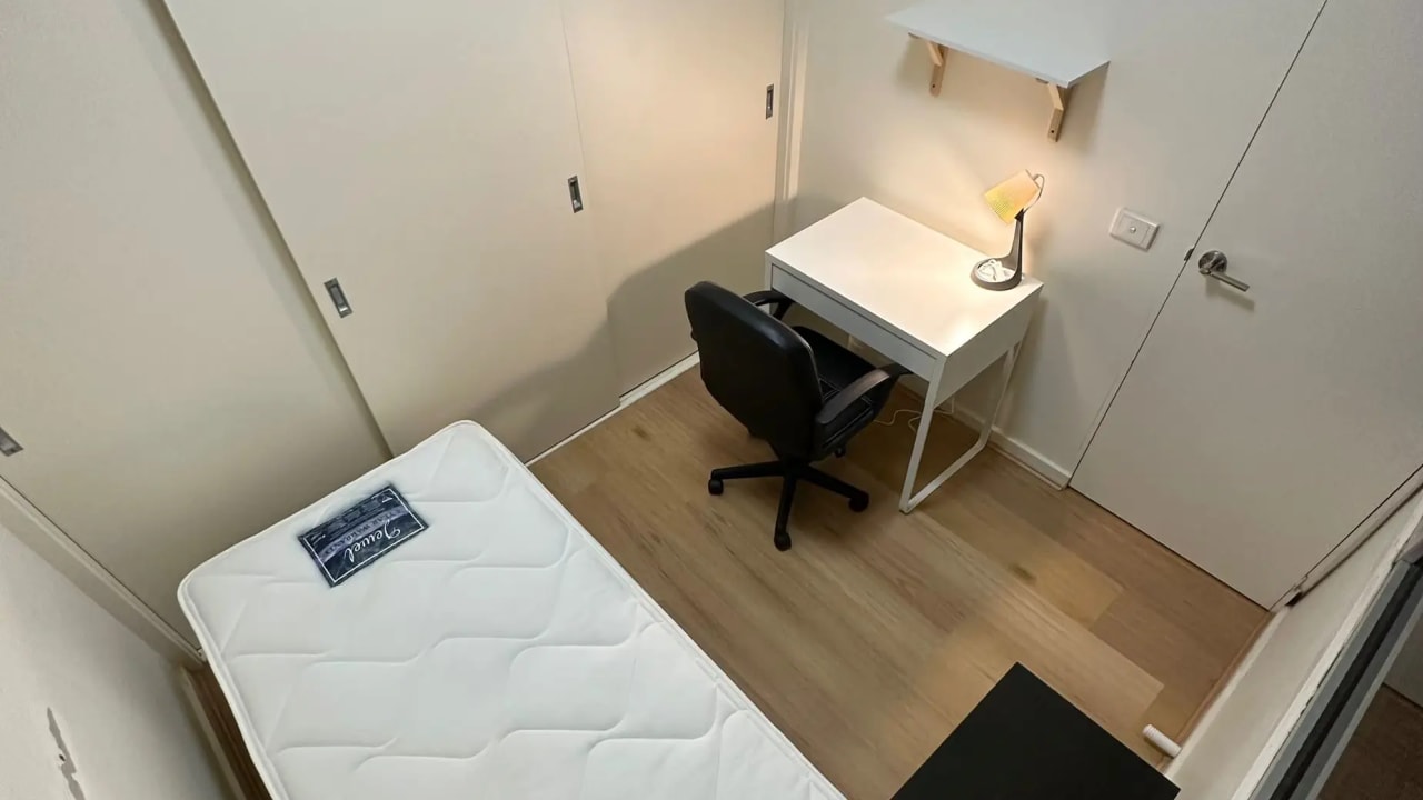 Furnished room in a flatshare