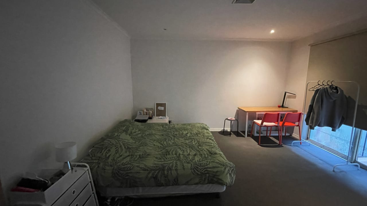 Furnished room with ensuite in a flatshare