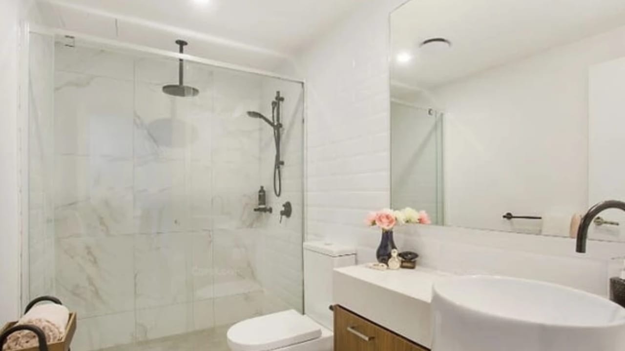 Furnished room with own bathroom