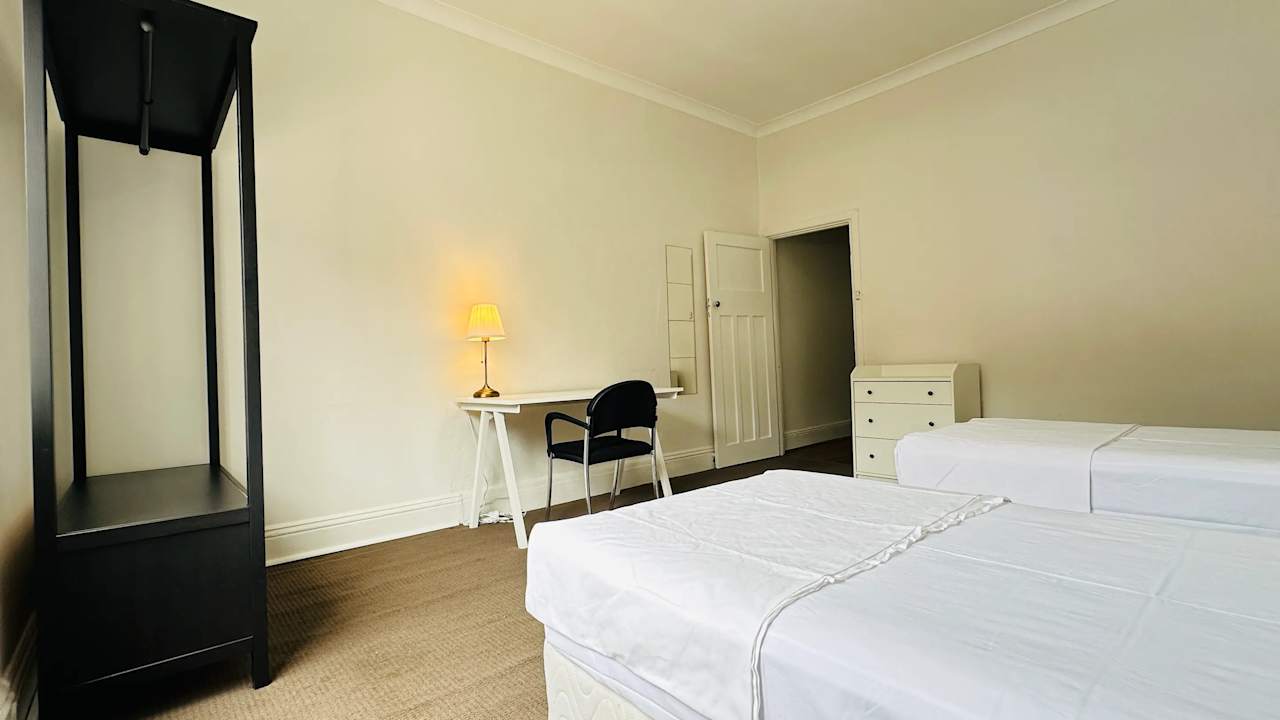 Furnished room in a flatshare