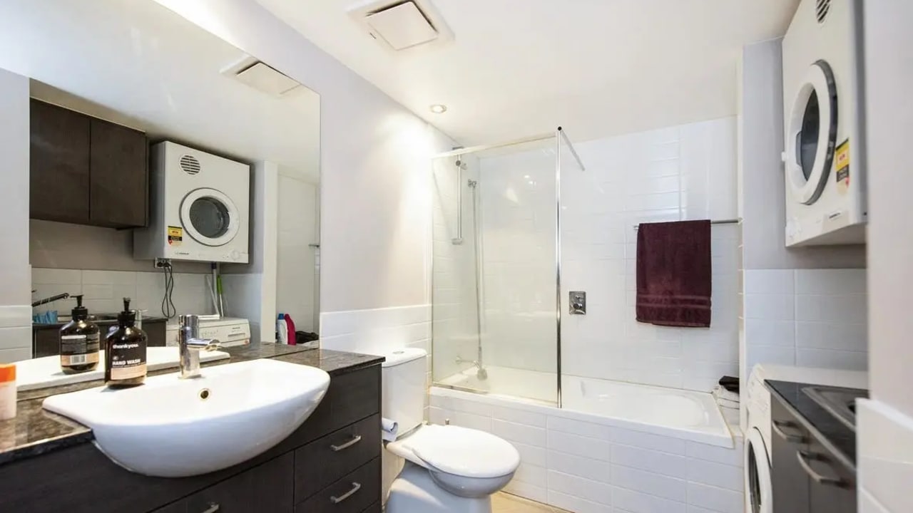 Furnished room with own bathroom