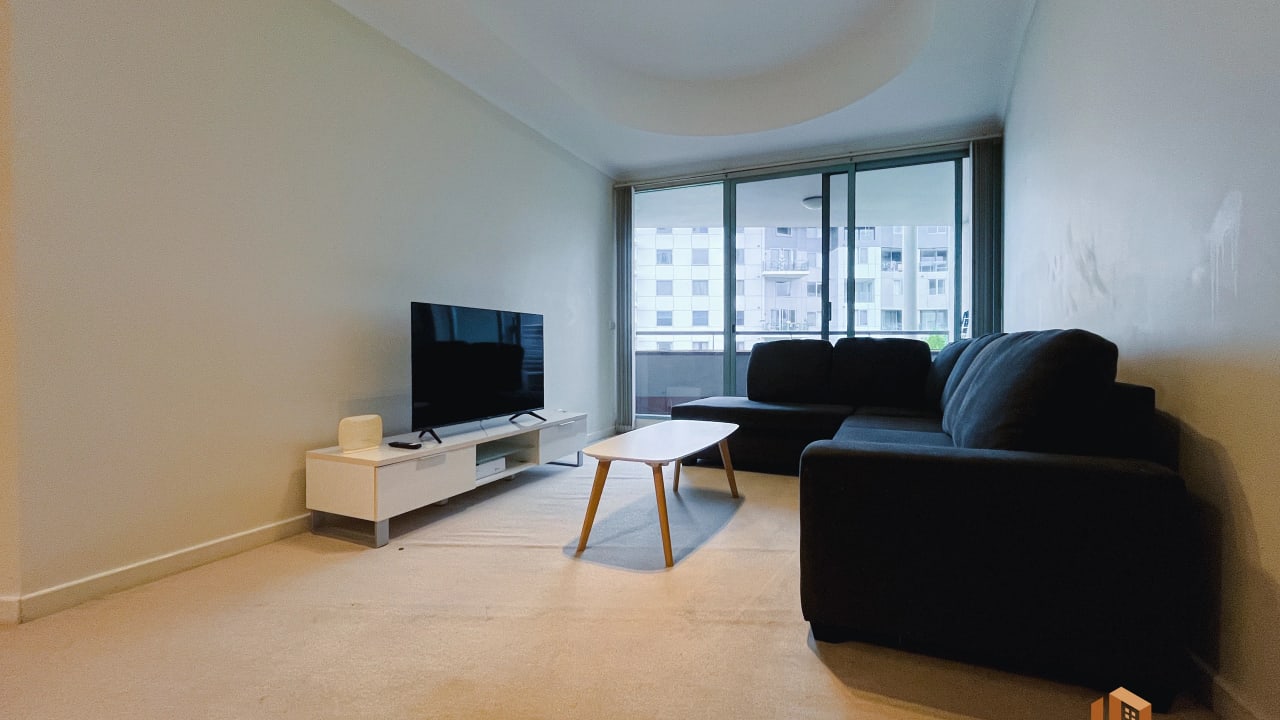 Furnished room with ensuite in a flatshare