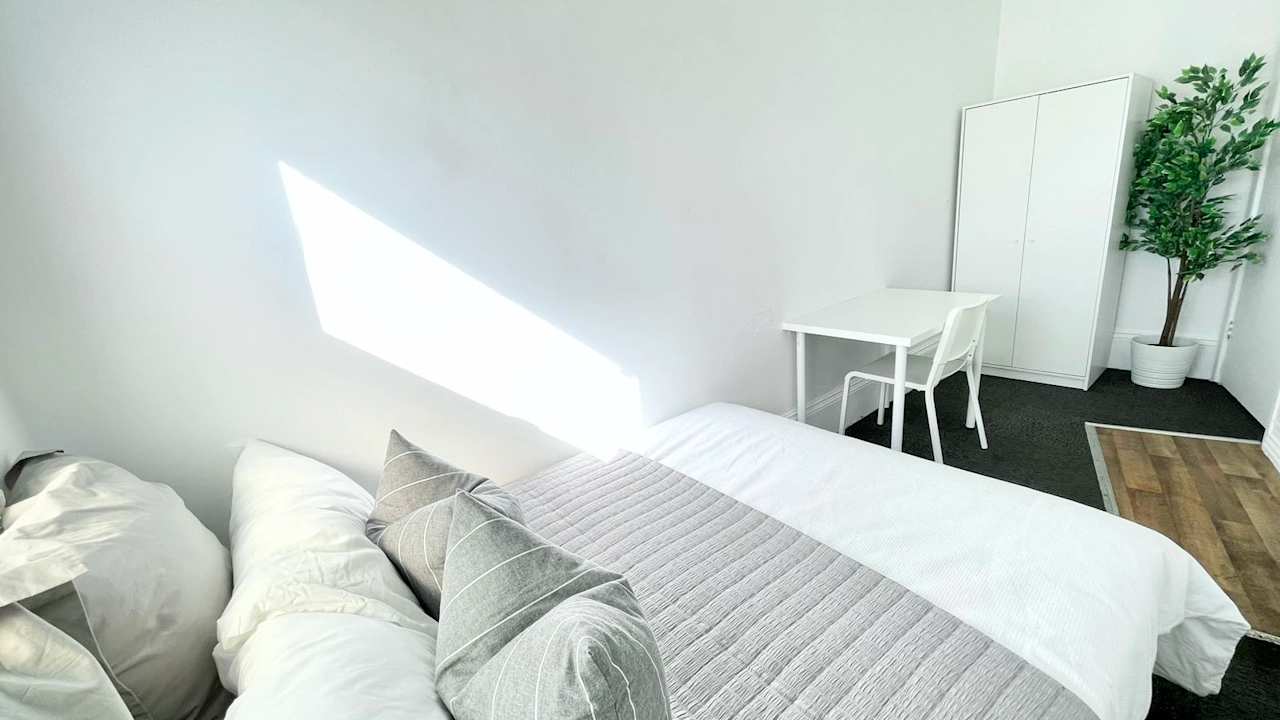 Room in a share house