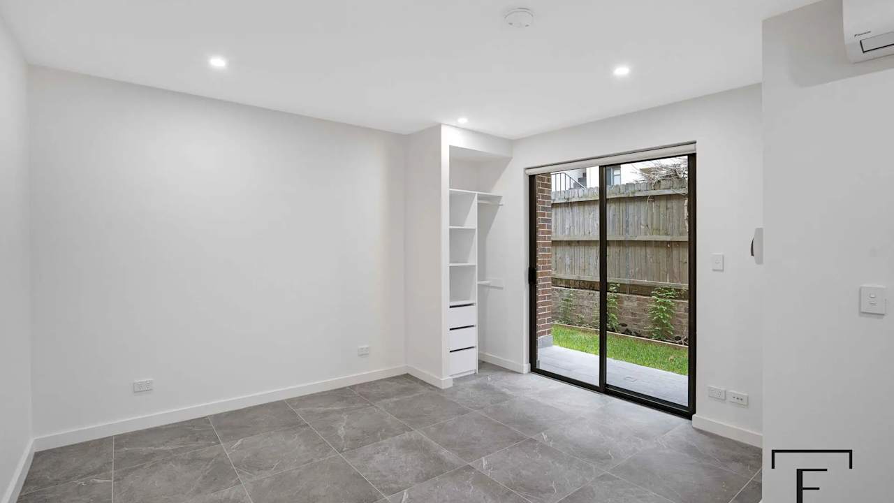 Unfurnished room studio flat for rent