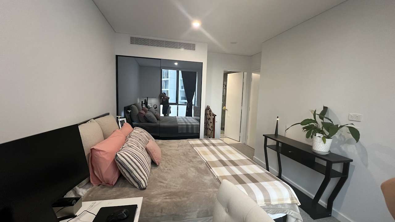 Furnished room with ensuite in a flatshare