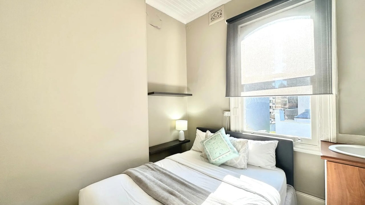 Furnished room in a flatshare