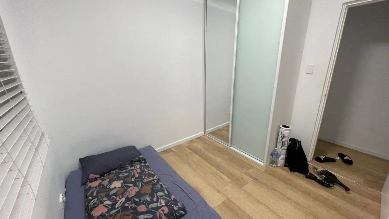 Unfurnished room in a flatshare