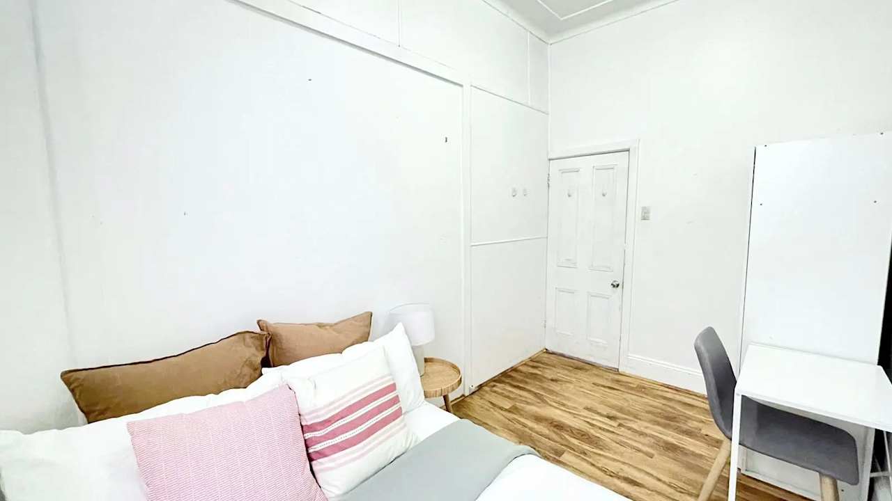 Room in a share house