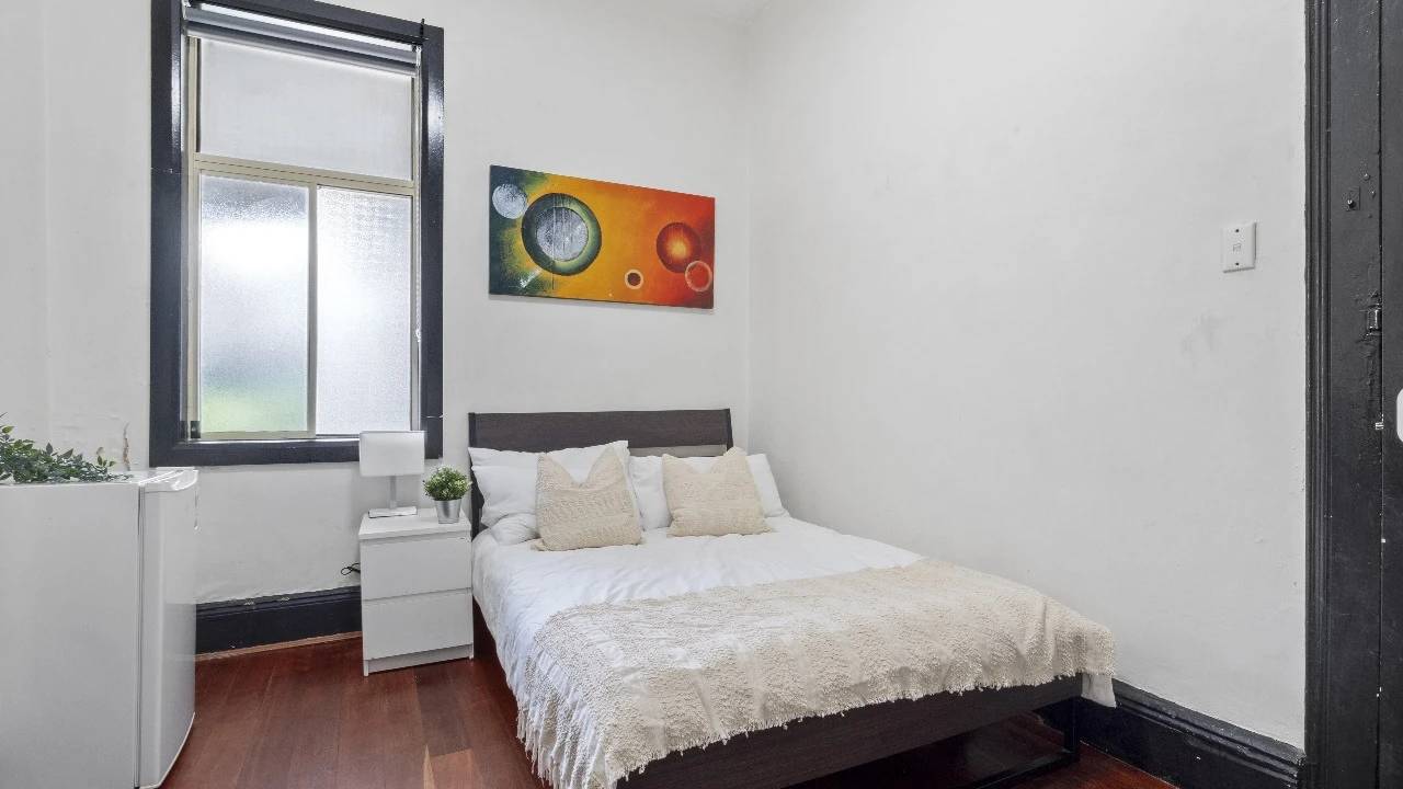 Furnished room in a flatshare