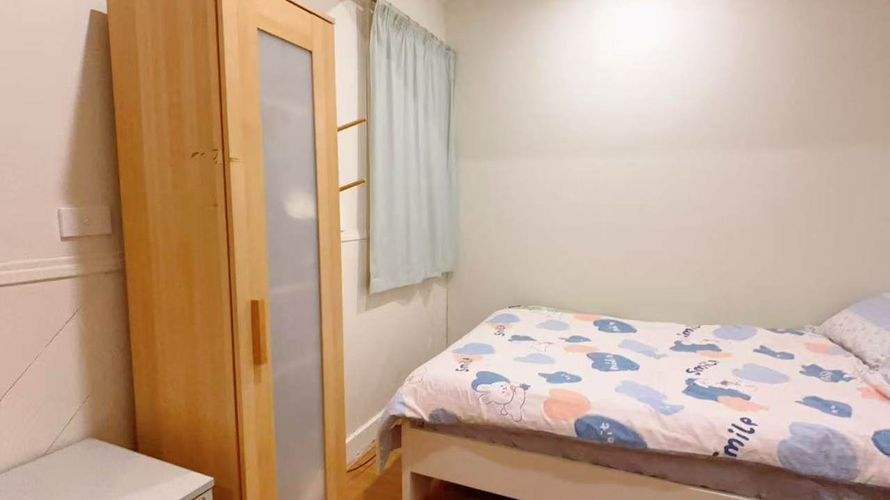 Furnished room in a flatshare