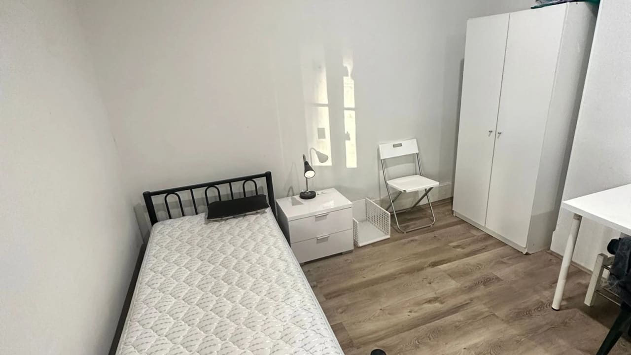 Furnished room in a share house