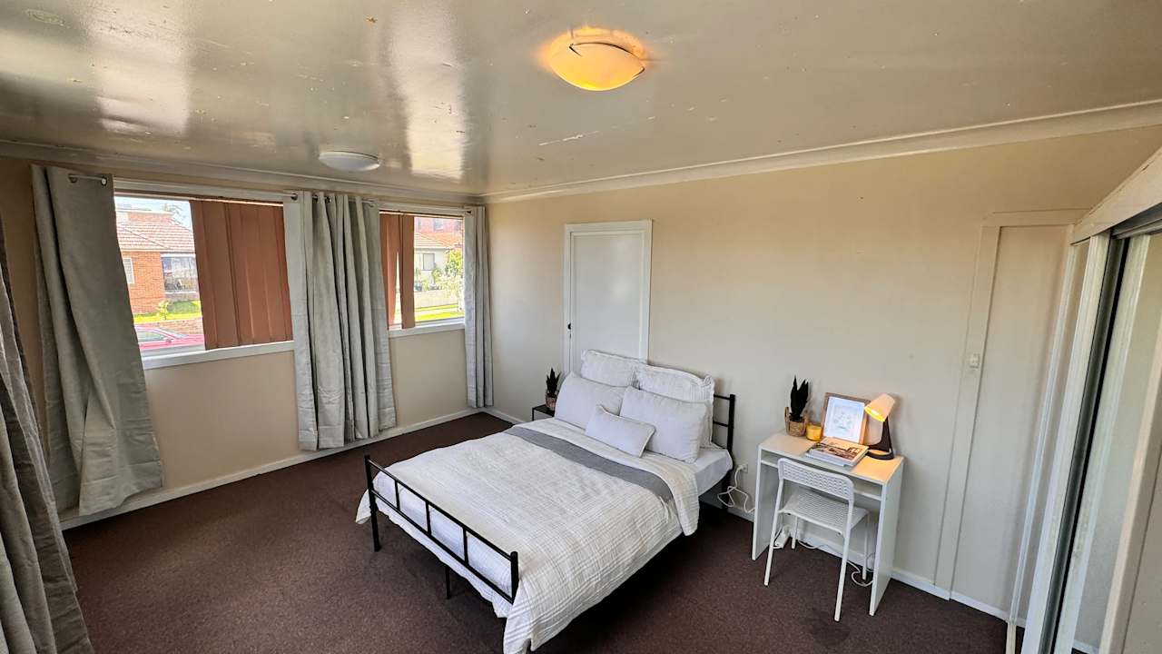 Furnished room in a share house