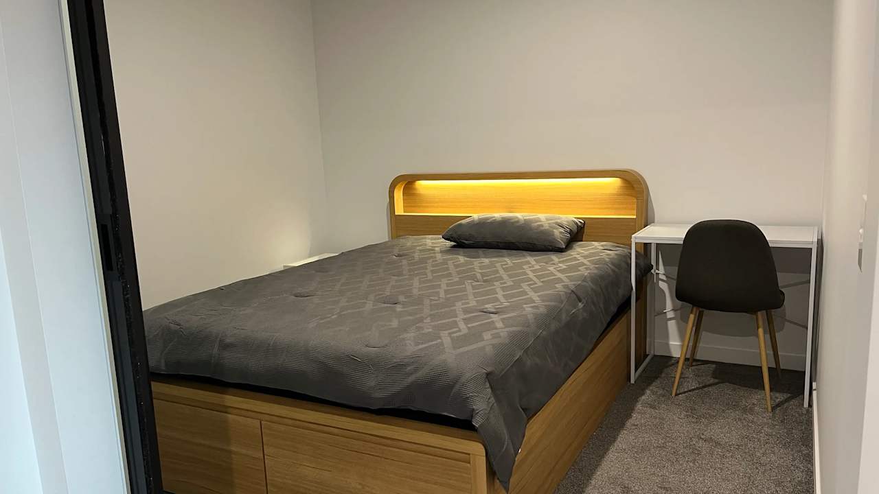 Furnished room in a flatshare