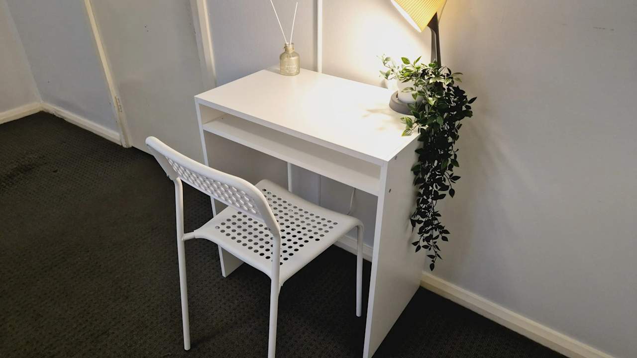 Furnished room in a share house