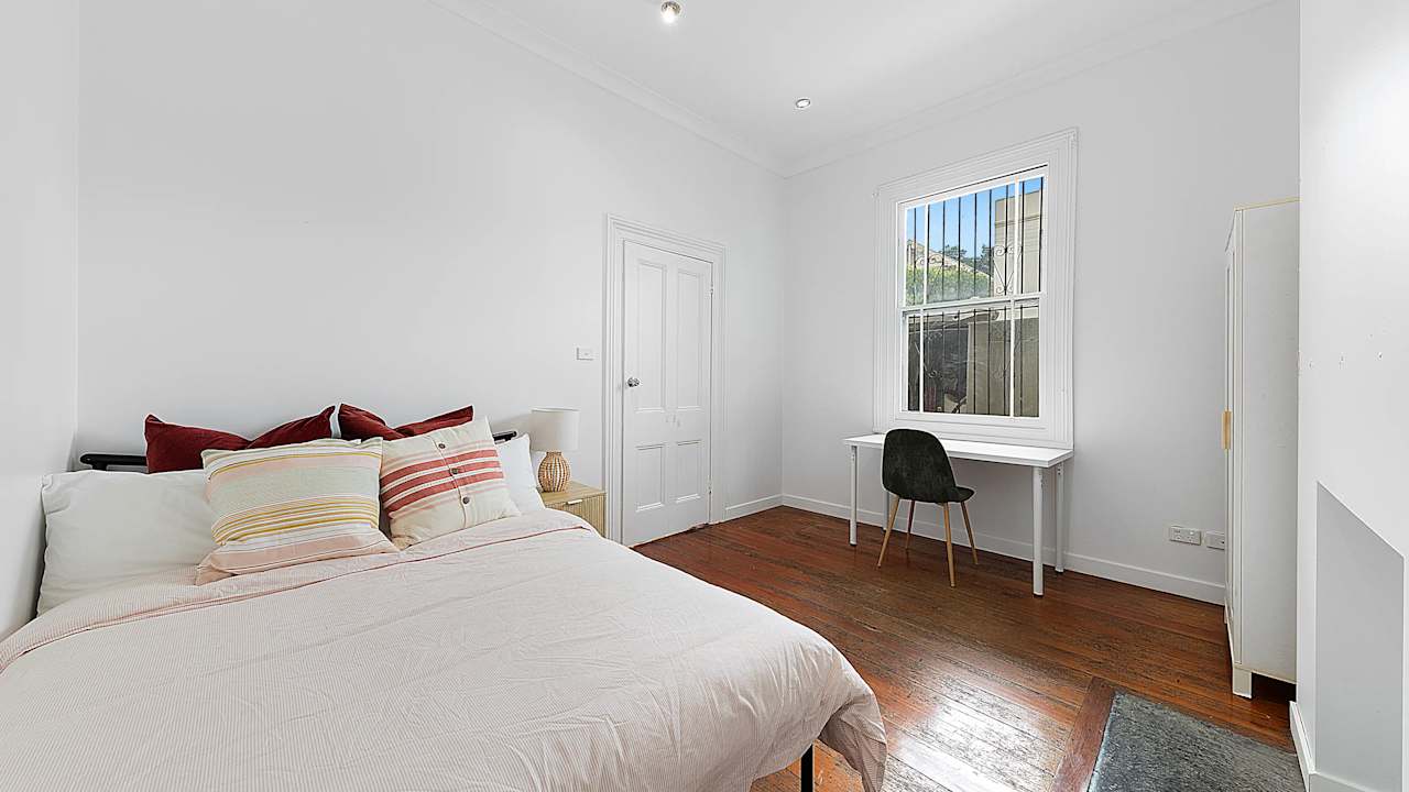 Room in a share house