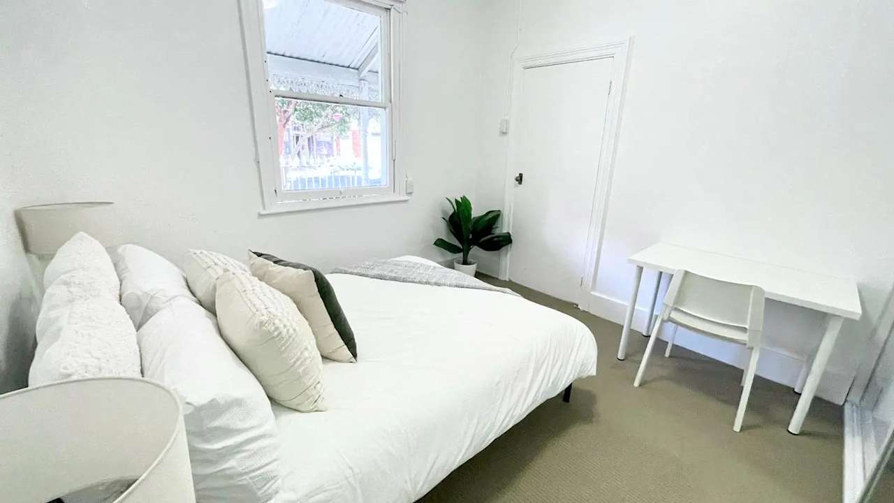Room in a share house
