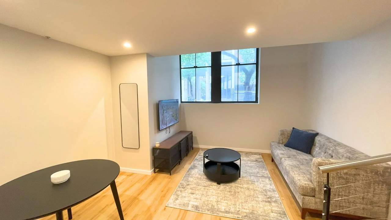 Whole property with 2 rooms for rent