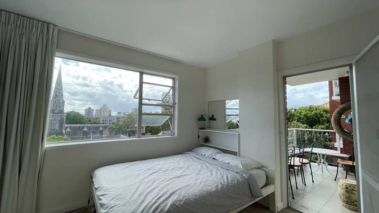 Furnished room in a flatshare