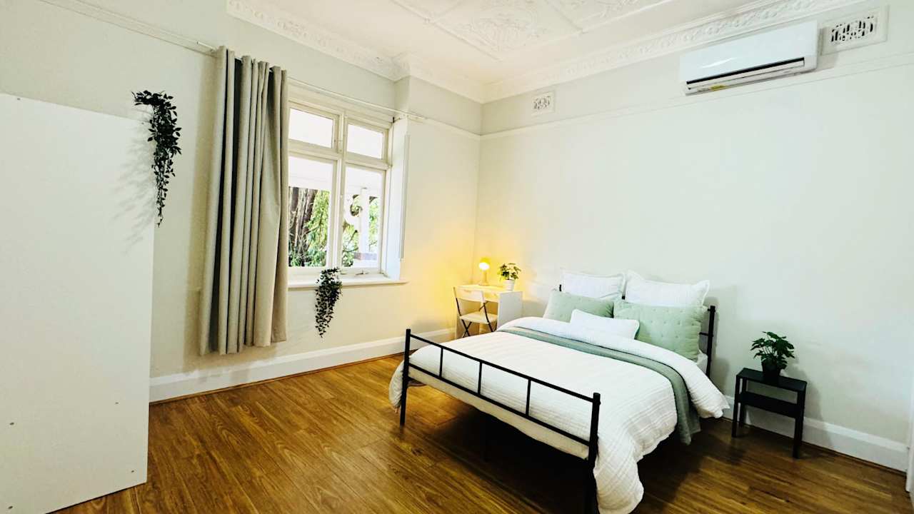Furnished room in a flatshare