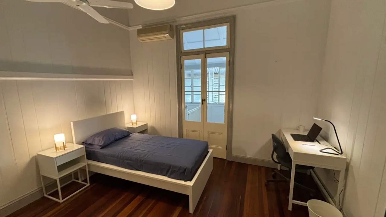 Furnished room in a share house