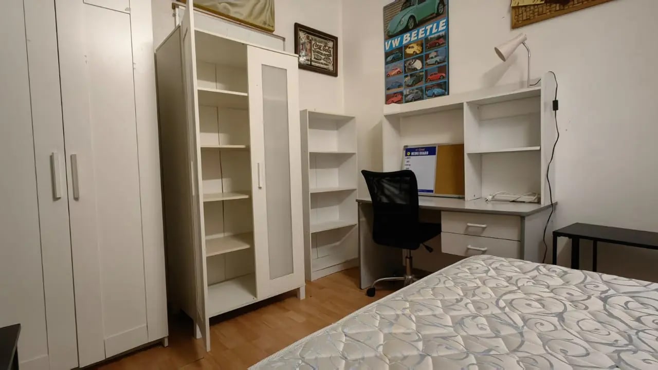 Furnished room in a share house