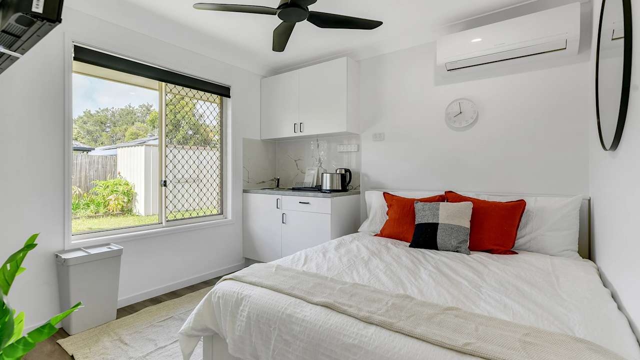 Furnished room with own bathroom