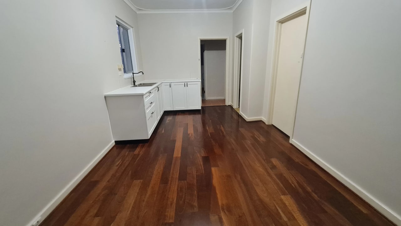 Whole property with 1 room for rent