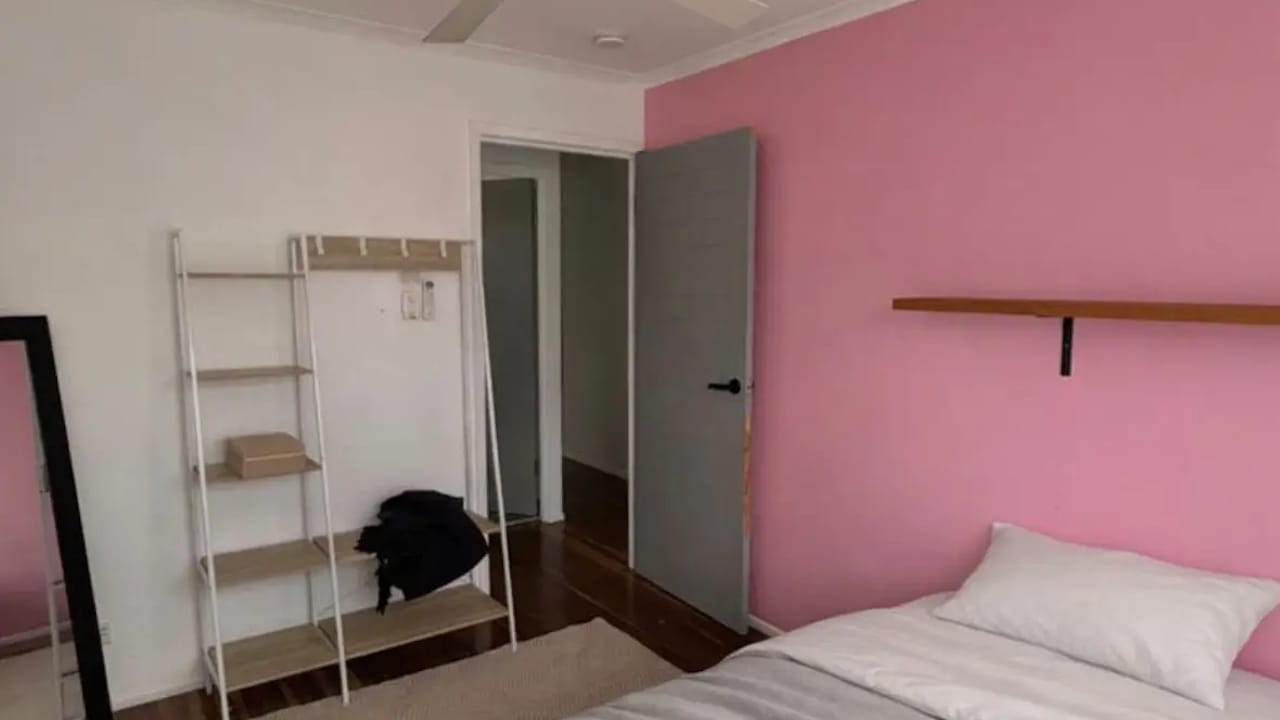 Room in a share house