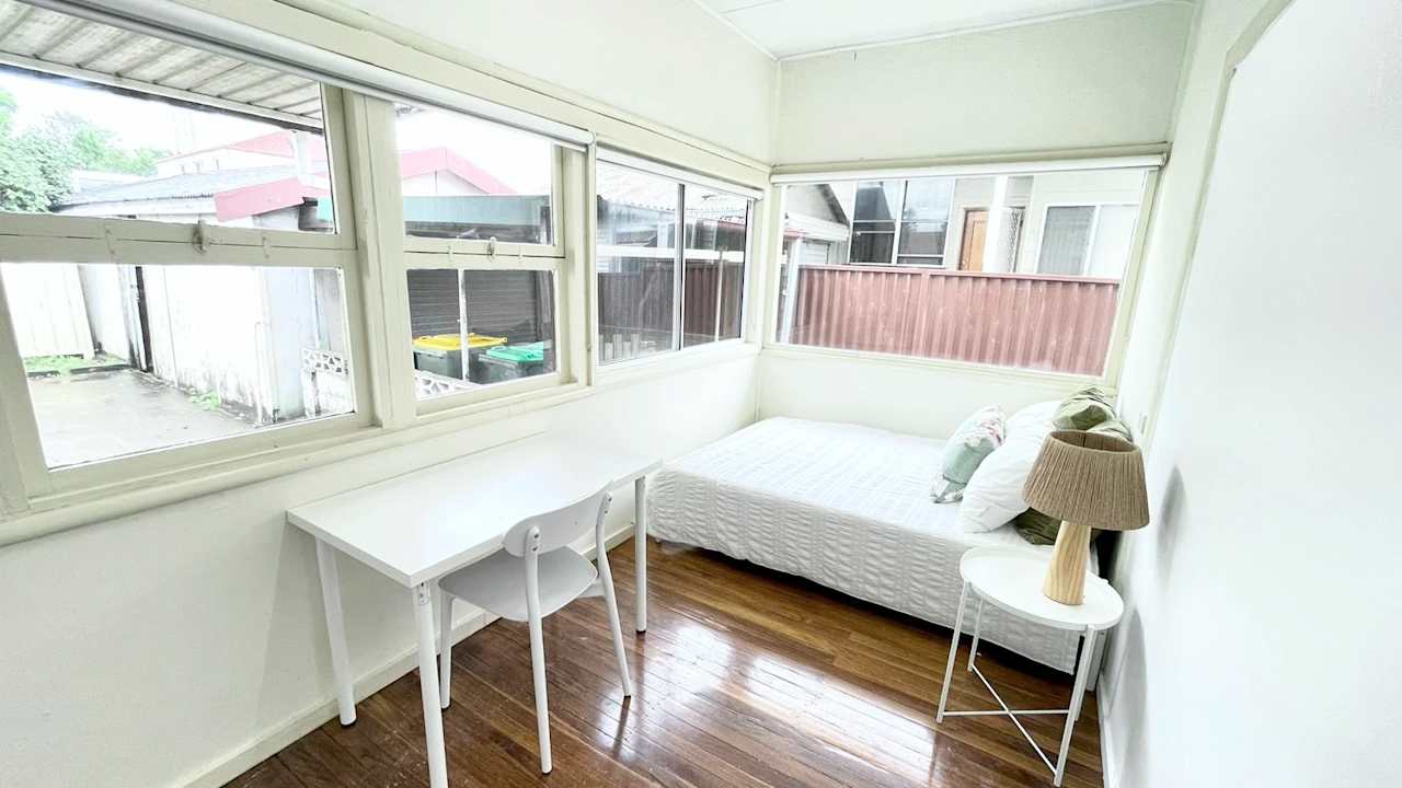 Room in a share house