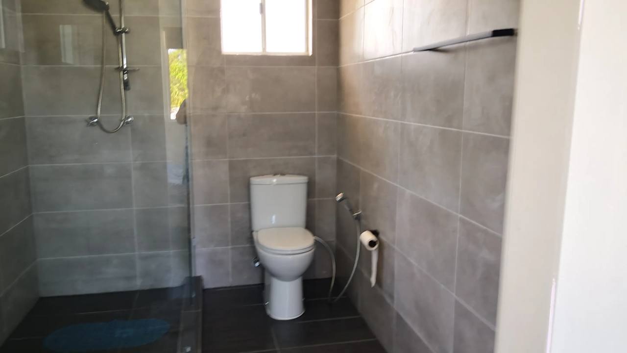 Furnished room with ensuite in a flatshare