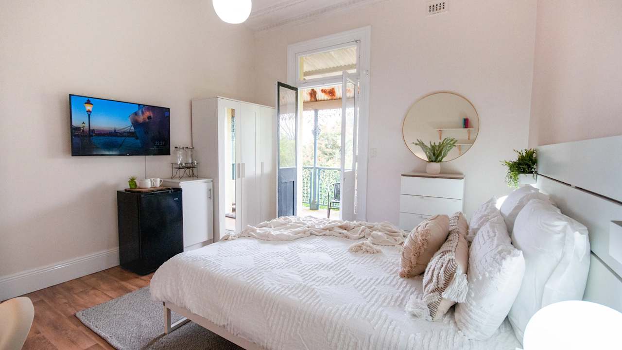 Furnished room in a share house