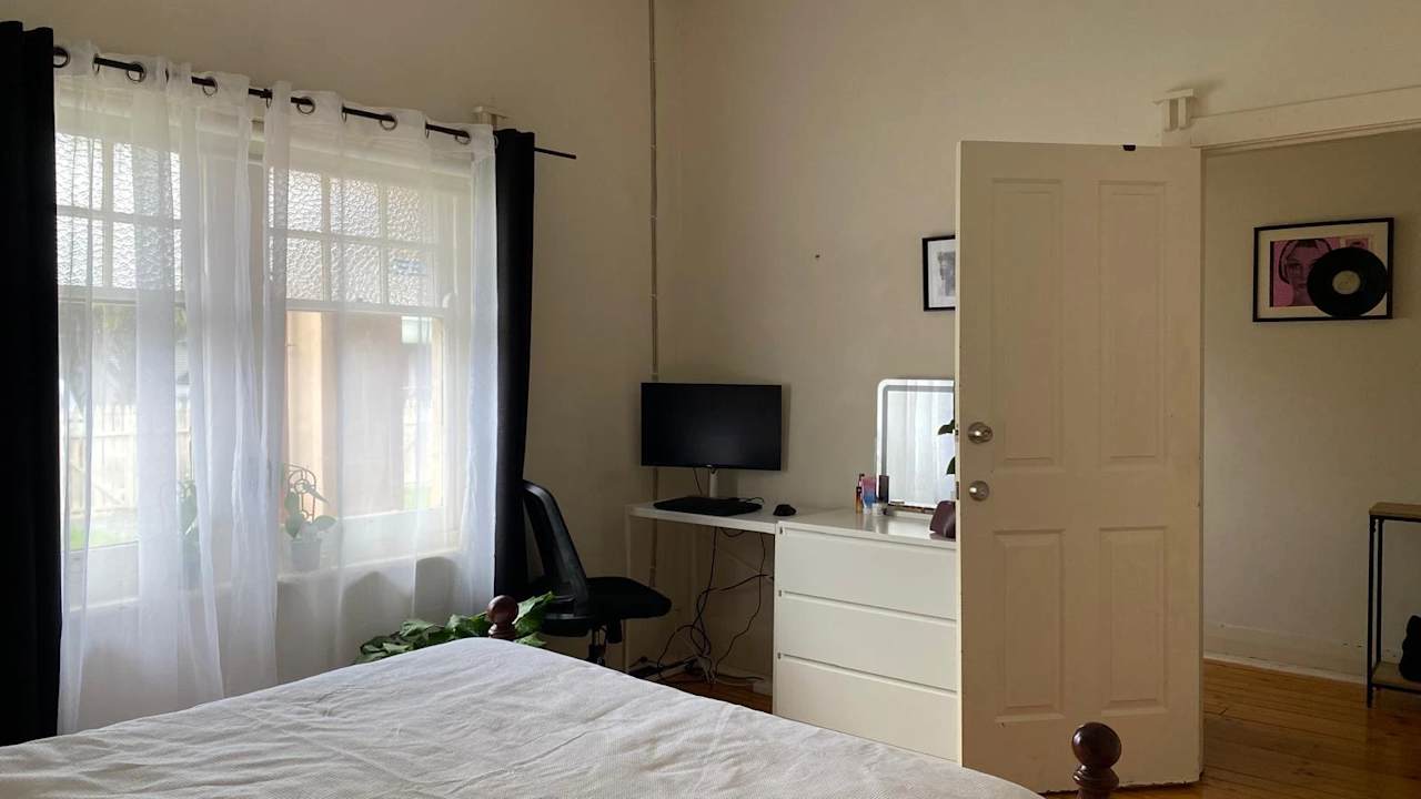 Room in a share house